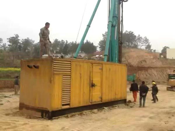高明如何判断水冷式机油散热器密封件是否需要更换？